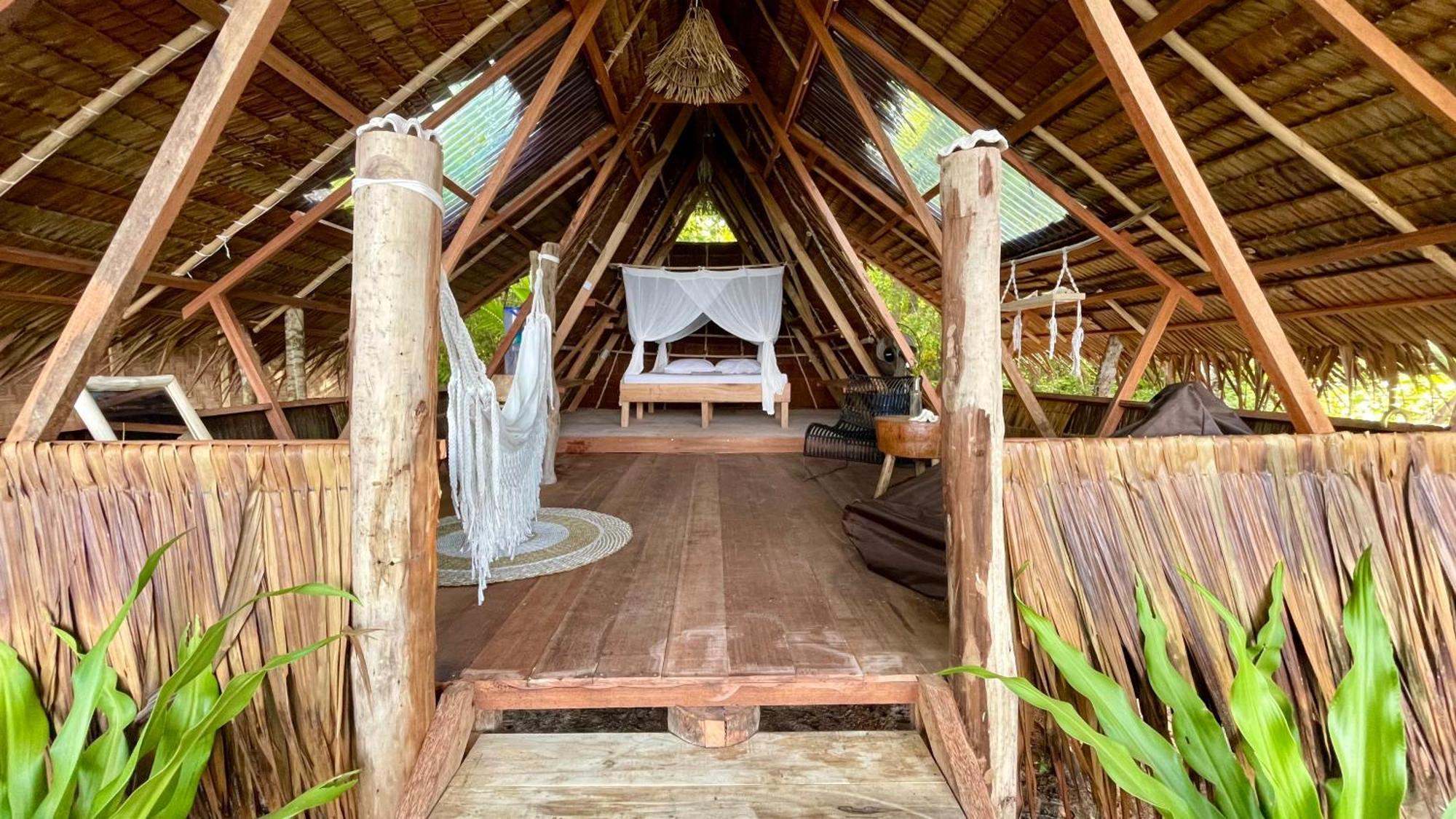 Pinang Island - Private Island Sea View Bungalows Singkil  Quarto foto